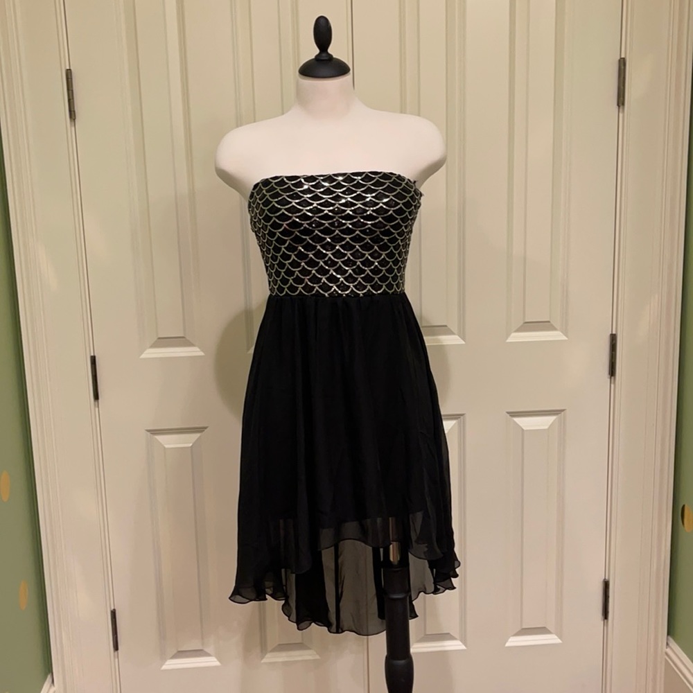 “Love Reigns” Mermaid sequences top high-low dress